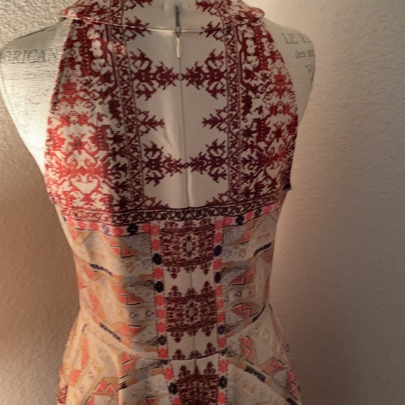 Beautiful multi color dress 👗. Cut & Flowy .. - Picture 4 of 5